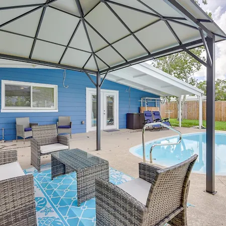 3 Mi To Riverwalk Bright Bradenton Home With Pool!